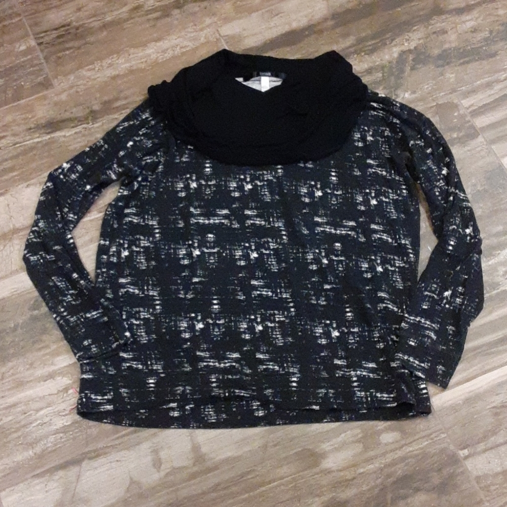 Kenzie size medium black and white long sleeve top